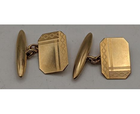 A pair of 9ct gold chain cufflinks, each with engraved design and chain links, 4.1gLocation: 