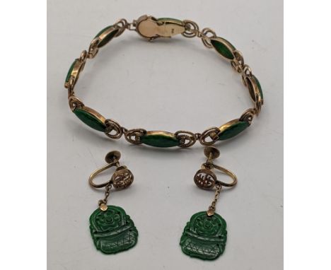 A 14ct gold and jade coloured bracelet with a pair of matching earrings, total weight 13.4g, Location: 
