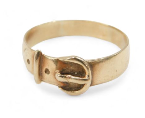 A 9ct gold buckle ring, hallmarks rubbed, ring size Z+3, 4.1g. 