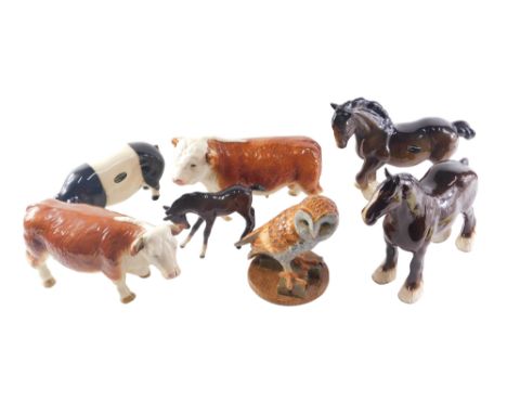 A quantity of ceramic animals and birds, to include Royal Doulton barn animal, Hereford bull, Coppercraft pig, etc.  