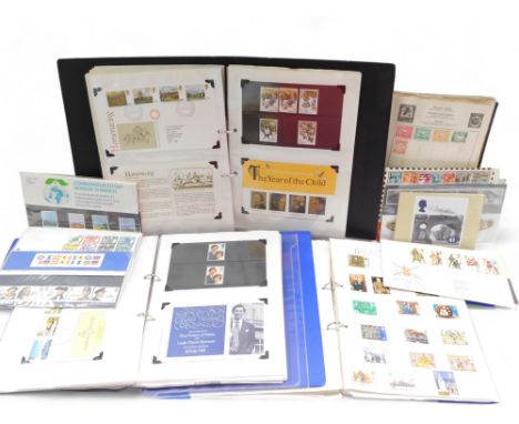 Various stamps, first day covers, etc., to include Royal Family. 