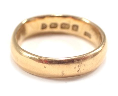 A George V 18ct gold wedding band, of plain design, maker SH, Birmingham 1913, ring size M, 5.3g. 