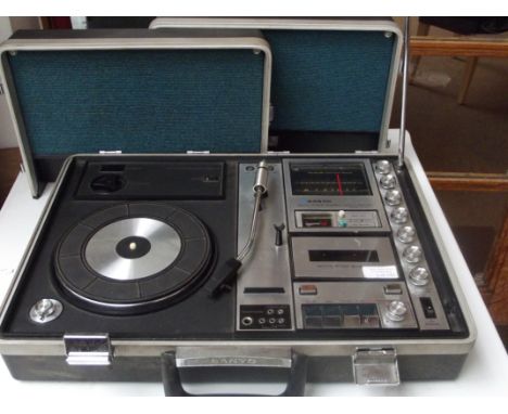 Sanyo record player with speakers 