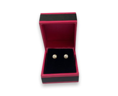 Pair of freshwater pearl stud earrings on silver posts, weighing 0.82 grams 