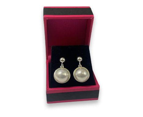 Pair of silver and pearl stud earrings, weighing 6.87 grams 