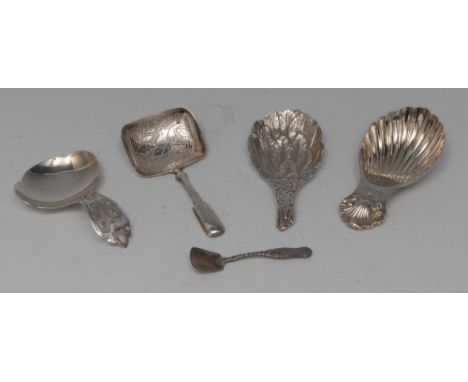 A George IV silver caddy spoon, broad rectangular bowl, bright-cut engraved with scrolling leaves, 8cm long, Joseph Willmore,