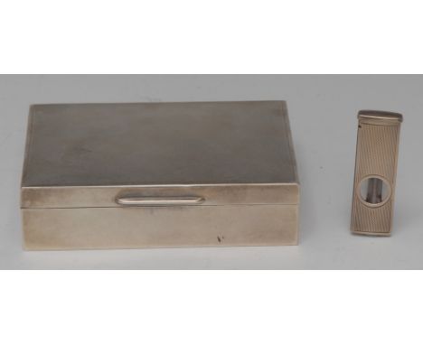 An Modernist silver rectangular cigarette box, slightly domed and hinged engine turned cover, cedar-lined interior, baton thu