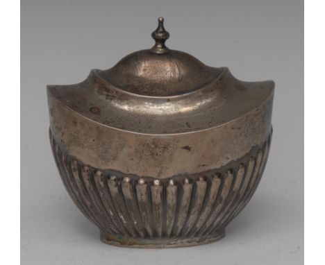 An Edwardian silver half-fluted boat shaped tea caddy, hinged domed cover with urnular finial, 9.5cm wide, Sheffield 1902