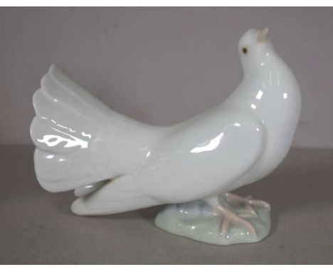 Lladro dove figurine 13.5cm high