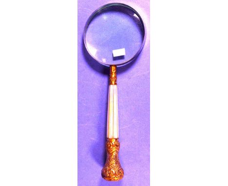 Vintage pearl handle magnifying glass with gilt finial to handle. Length 29cm approx.