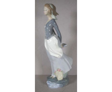 Lladro girl with book figurine 35.5cm high