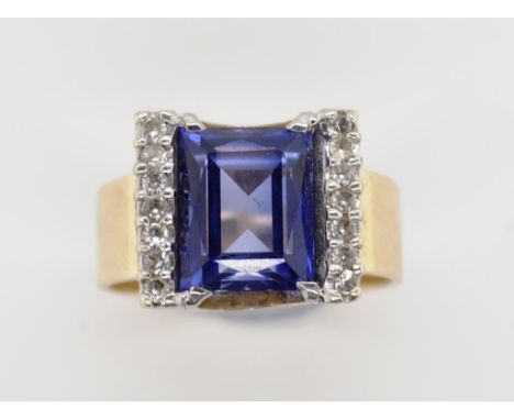 Ladies vintage 9ct gold dress ring with a blue glass centre stone approx 7g, size P