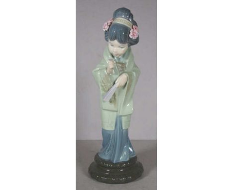 Lladro Geisha girl figurine 28cm high