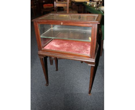 An inlaid mahogany vitrine with one glass shelf, on tapered legs and pad feet, 58cm