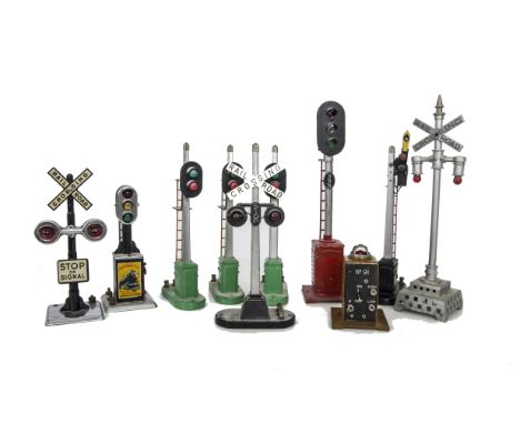 American 0 Gauge Railroad Signals by Lionel and Marx, including 3 two-aspect light signals, one semaphore, one 99N 3-aspect s