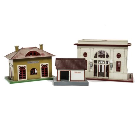 Lionel MTH and Gilbert American Large-scale Railroad Buildings, for 0 Gauge or larger, including an original Lionelville stat