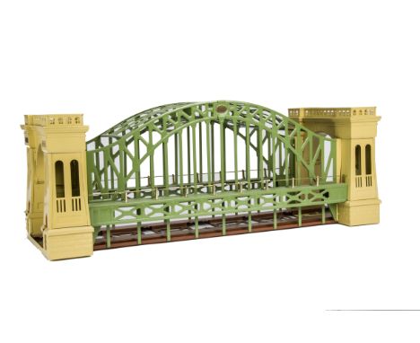 An MTH (Lionel Reproduction) Wide Gauge ‘Hellgate Bridge’, in buff/green finish, G-VG, dusty, unboxed. This lot attracts Impo