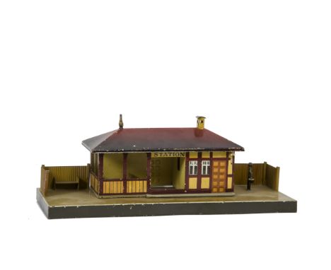 A Märklin 0 Gauge Station, with wood-grain panels to open end and timber-framed booking office, water pump/tap to right-hand 