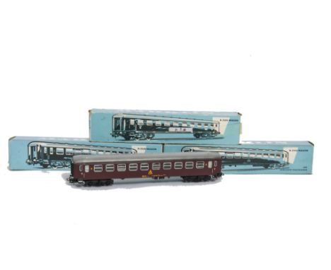 Four Märklin H0 Gauge 3-rail ref 4045 DSB Coaches, all in Danish State Railways (DSB) maroon as no B2300, all VG, 3 in origin