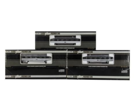 American 0 Gauge 3-rail Extruded ‘Classic Steel’ Coaching Stock by K-Line, a rake of 5 cars in Reading Company stainless stee