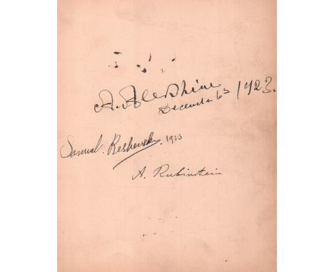 Aljechin, Alexander, Samuel Reshevsky und Akiba Rubinstein. Autographenblatt mit den eigenhändigen Unterschriften vom ehemali
