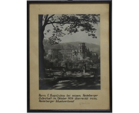 Foto. Bogoljubow. Schwarzweißes montiertes Foto mit Ansicht des Heidelberger Schlosses zur Erinnerung an einen Aufenthalt von