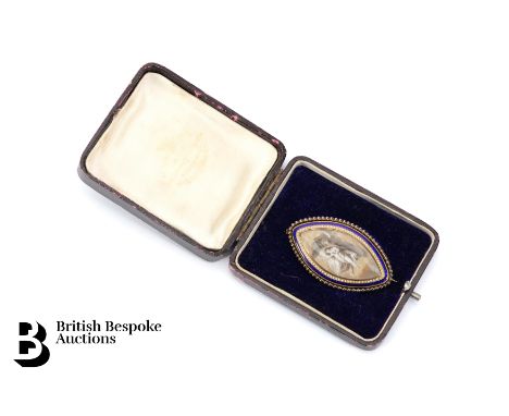 Georgian hand painted enamel mourning brooch, depicting angels, engraved Sacr&eacute; &aacute; L'&aacute;miti&eacute; approx 