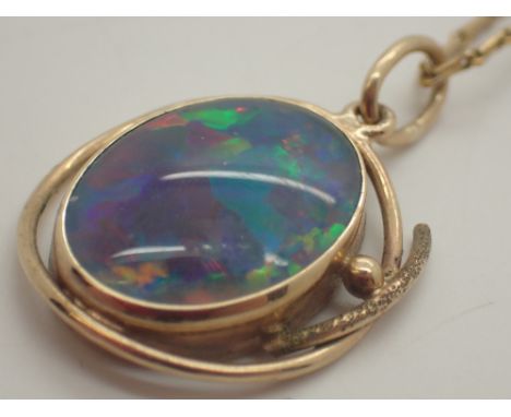 9ct gold false opal pendant and chain 4.4g