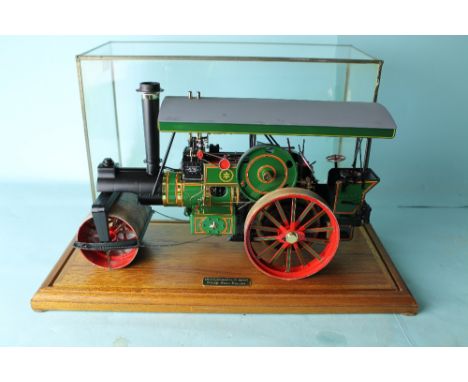 Bandai kit built 1920 garrett 4 nhp steam road roller traction engine inc display case professionally built and painted H: 17