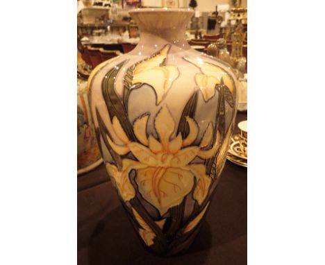 Moorcroft large Windrush vase H: 32 cm ( first quality )  CONDITION REPORT: No cracks, chips, damage or visible restoration.