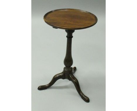 A George III mahogany wine table, the circular dished snap top on baluster turned pedestal to cabriole tripod base, 33,5 cm d