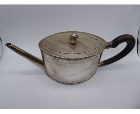 A Dutch silver teapot, Francois Marcus Simons, The Hague, approx 16.8oz, H.11cm