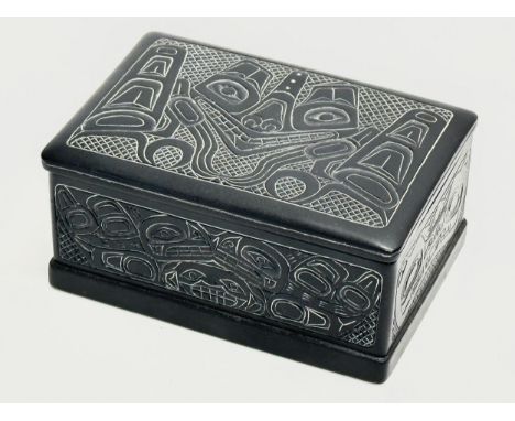 A Native Canadian Folklore Argilitte trinket box. 11.5x8x5.5cm 