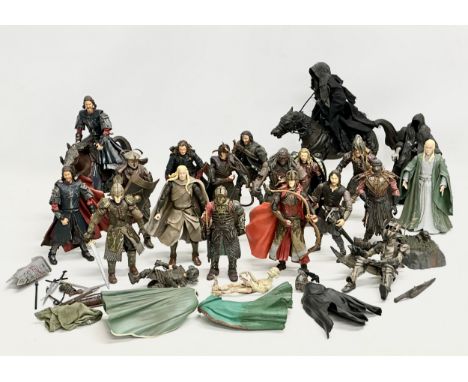 A collection of Toy Biz The Lord of the Rings action figures. 18-19cm 