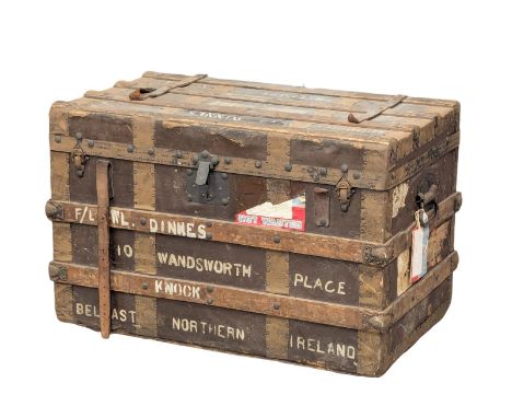A Early 20th Century trunk. 76x45x49cm 