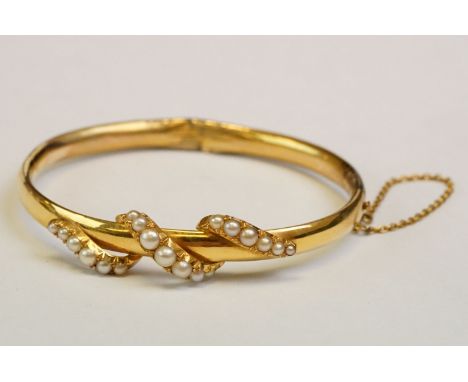 Edwardian pearl yellow metal bangle (af) 