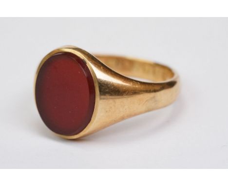 Carnelian 18ct yellow gold signet ring, the oval plain polished carnelian measuring approx 13.5mm x 11.5mm, rub over set, tap