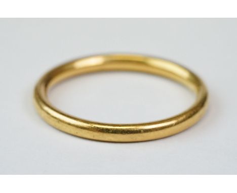 22ct yellow gold wedding band, plain polished band, ring size O 