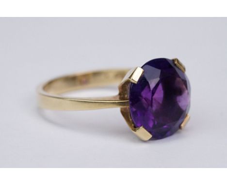 Amethyst 14ct yellow gold ring, the round amethyst diameter approx 12mm, four claw setting, tapered shoulders, ring size P 