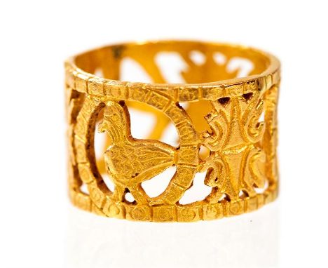 Byzantine&nbsp;Opus Interrasile&nbsp;Ring&nbsp;with Doves and Cross, 7th-8th century AD


A substantial gold&nbsp;ring&nbsp;w