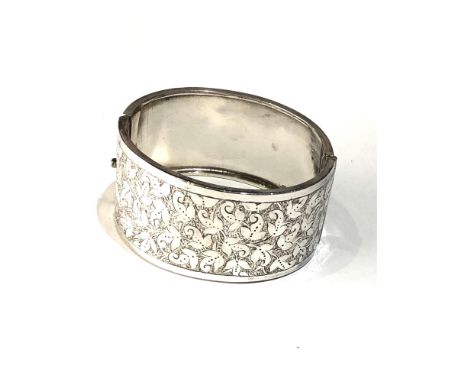 Sterling silver hand chased cuff bangle measures approx 3.3cm wide weight 30g  xrt as silver 