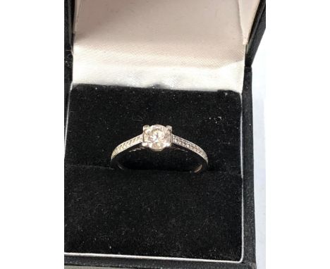 9ct white gold stone set dress ring weight 2.2g size q-r 