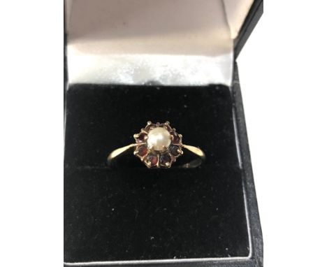 9ct gold garnet &amp; pearl halo set ring weight 2.2g 