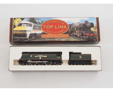 A HORNBY OO Gauge R646 Battle of Britain class steam locomotive '501 Squadron' in BR green 'Golden Arrow' livery - VG in G bo