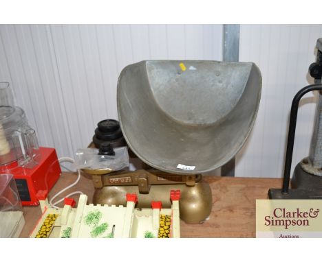 A set of Avery scales and weights 