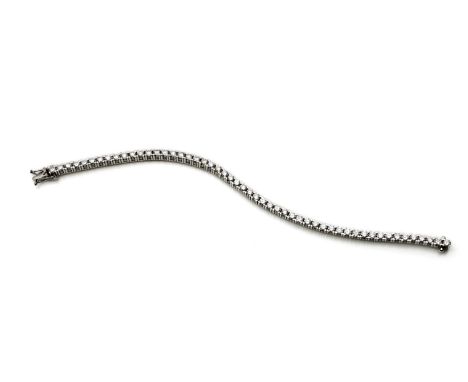 Reviere Brillant ArmbandL. 18,5 cm (19,5 cm)In 750/000 Weißgold gestempelt mit 52 Brillanten ca. 6,00ct I-K/SI-P in Vierer - 