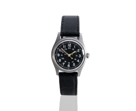 Hamilton FliegeruhrUSA, datiert 1982D. 35 mmGlattes Stahlgehäuse mit schwarzem Lederband. Schwarzes Zifferblatt mit 12 und 24
