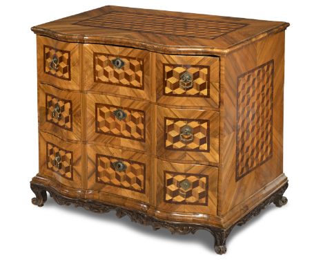 Barock-Kommode mit WürfelmarketerieSüddeutsch, um 177083 x 92 x 64 cmFlächendeckend mit Würfel-Intarsien eingelegt, geformte 