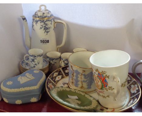 A quantity of assorted ceramic items including Bloor Derby dish, Royal Worcester part coffee set (a/f), 19th Century bone chi
