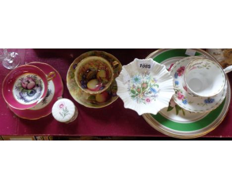 A small quantity of assorted ceramics comprising Aynsley fruit decorated cup and saucer, Taylor &amp; Kent cabinet cup and sa